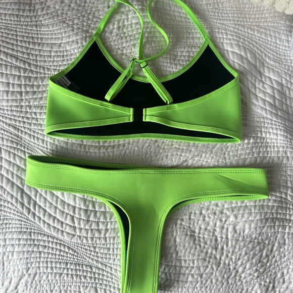 Hoaka Bikini - Picture 2 of 2